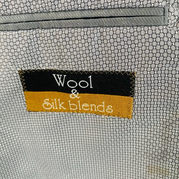 Elegant Men's Gray Suit - Picture 12 of 14